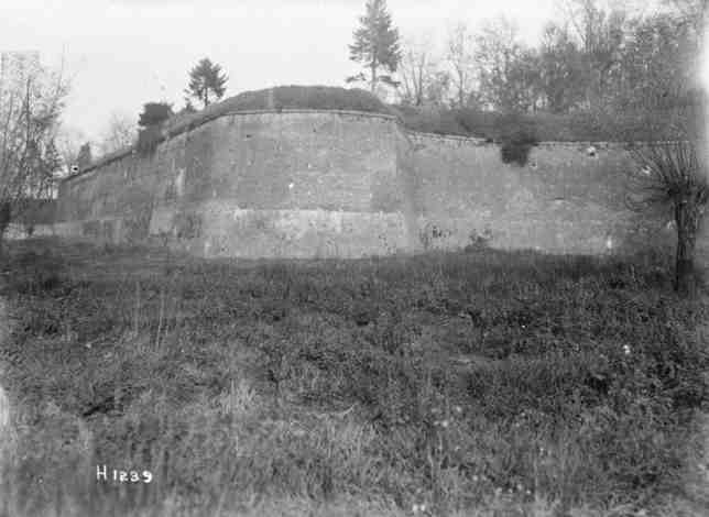 walls, of, le